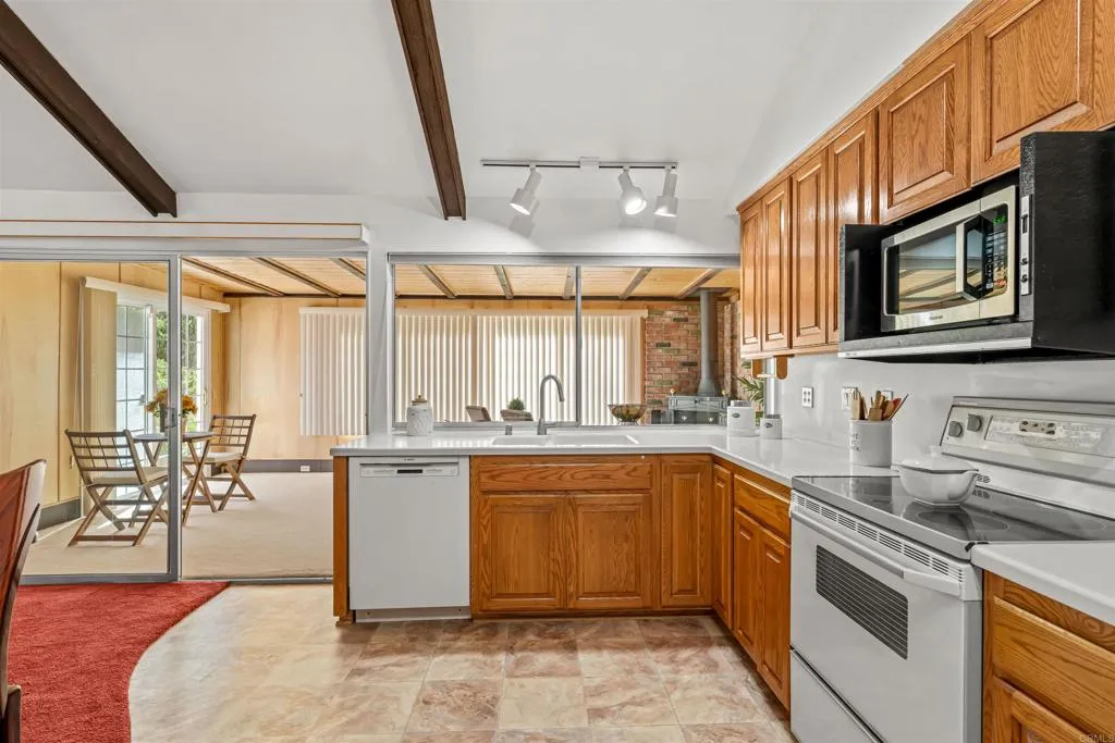 https://cdn.realtyfeed.com/cdn/127/306689774/530574a2688ec92ef04ffbb2d7e5cb9e.webp