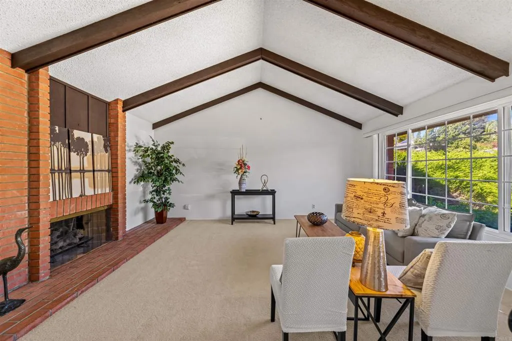 https://cdn.realtyfeed.com/cdn/127/306689774/c80046a3e9e1bbc613d628f341cb0cb9.webp