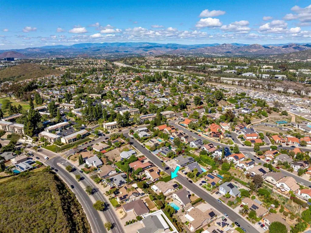 https://cdn.realtyfeed.com/cdn/127/306689774/d0143cbc7b37c36f3d55eaee5404cb4d.webp