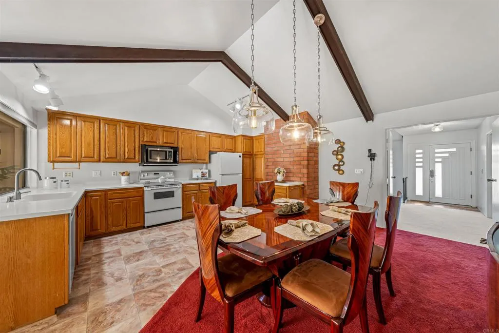 https://cdn.realtyfeed.com/cdn/127/306689774/f68d351b0b68dceac43aff10aeb66b8f.webp