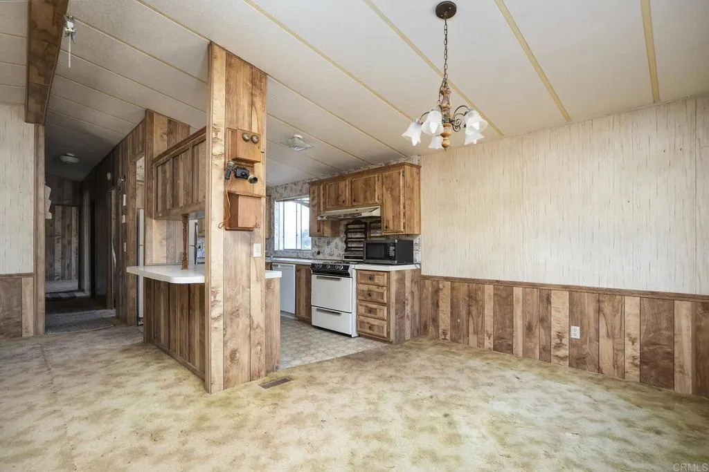 https://cdn.realtyfeed.com/cdn/127/306689842/4bd9904c6ac976e33a6f67463a29b634.webp