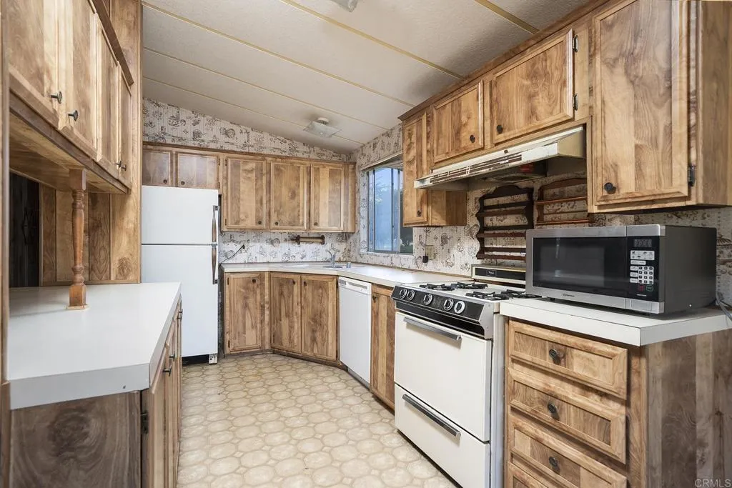 https://cdn.realtyfeed.com/cdn/127/306689842/8f242f8fbd1f67cbae92a20b148f79b2.webp