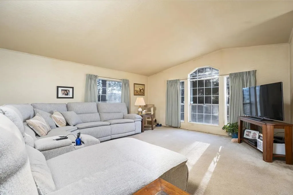 https://cdn.realtyfeed.com/cdn/127/306689842/8fa5cf46c99f3c4631b770365a65c732.webp
