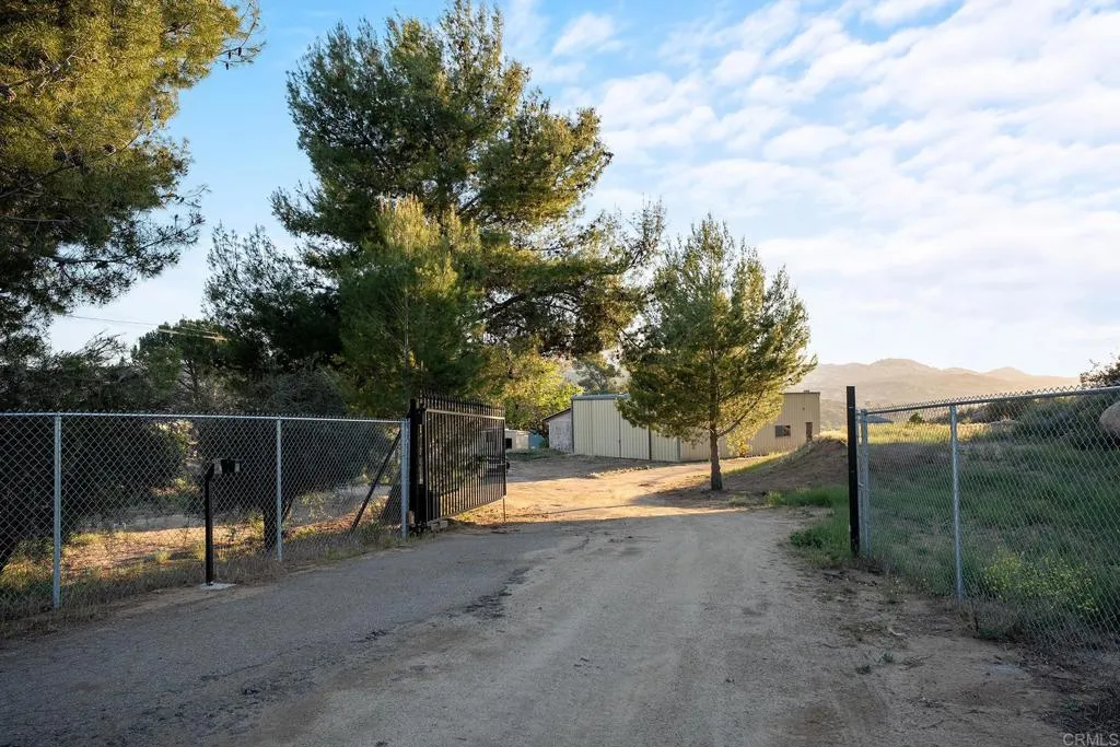 https://cdn.realtyfeed.com/cdn/127/306689842/b7d7e3166f5661e47ddc9005a81d2e23.webp