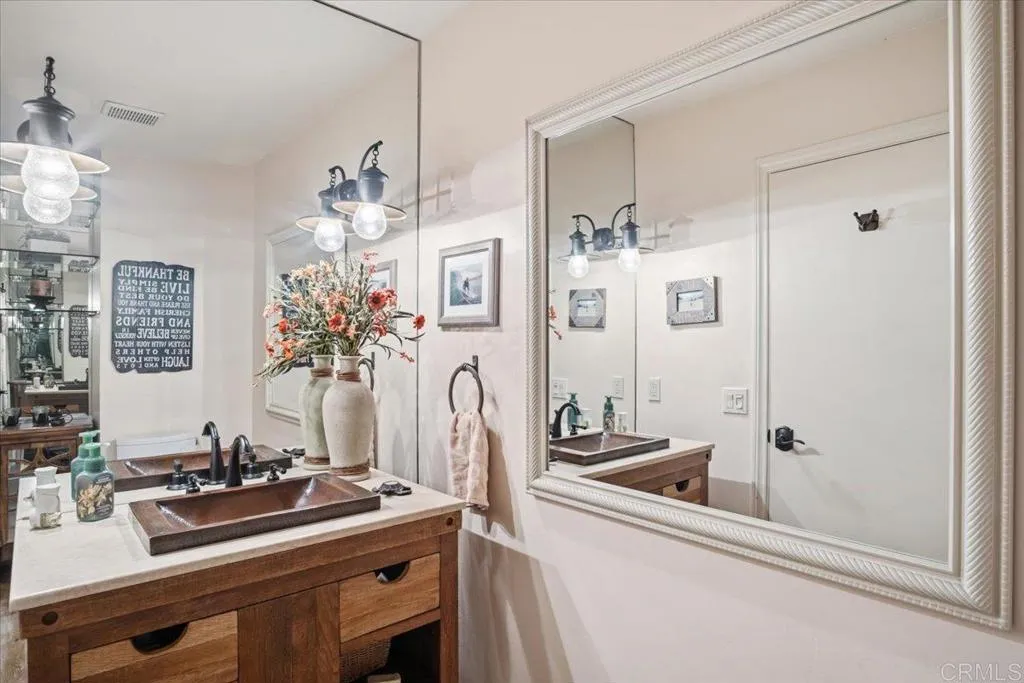 https://cdn.realtyfeed.com/cdn/127/306689890/095bef8701fcd000d2a60dca37f1d267.webp