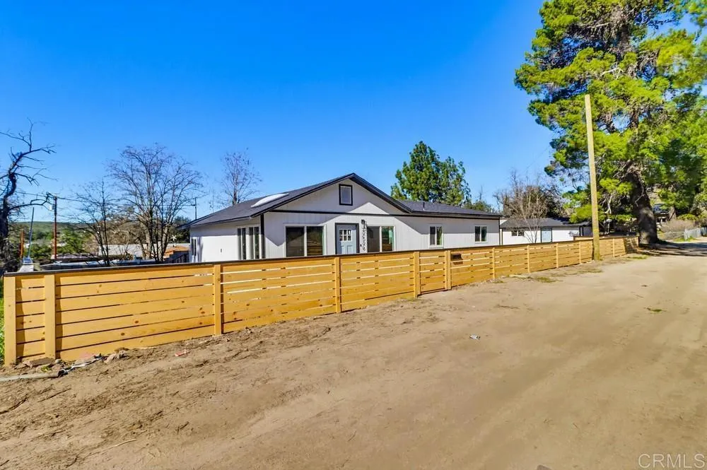 https://cdn.realtyfeed.com/cdn/127/306689902/1fb7f7e3f9f636e69675f8118dcf9125.webp