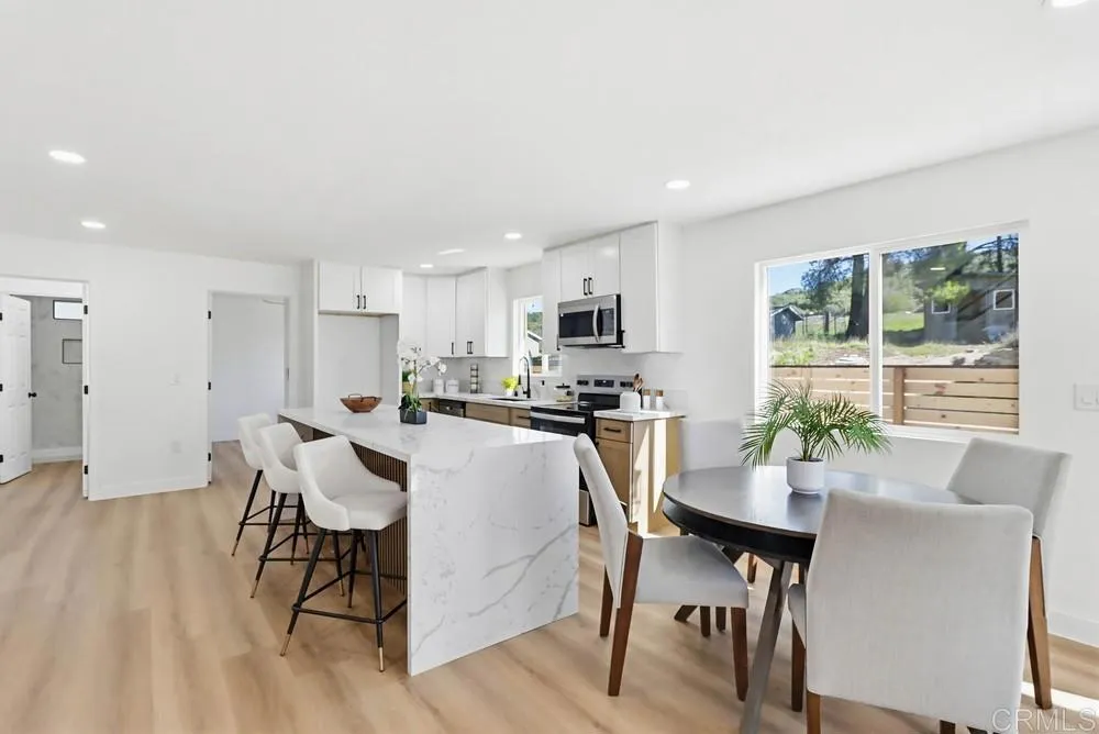 https://cdn.realtyfeed.com/cdn/127/306689902/774839809a44a28ee77e3f59f7397772.webp