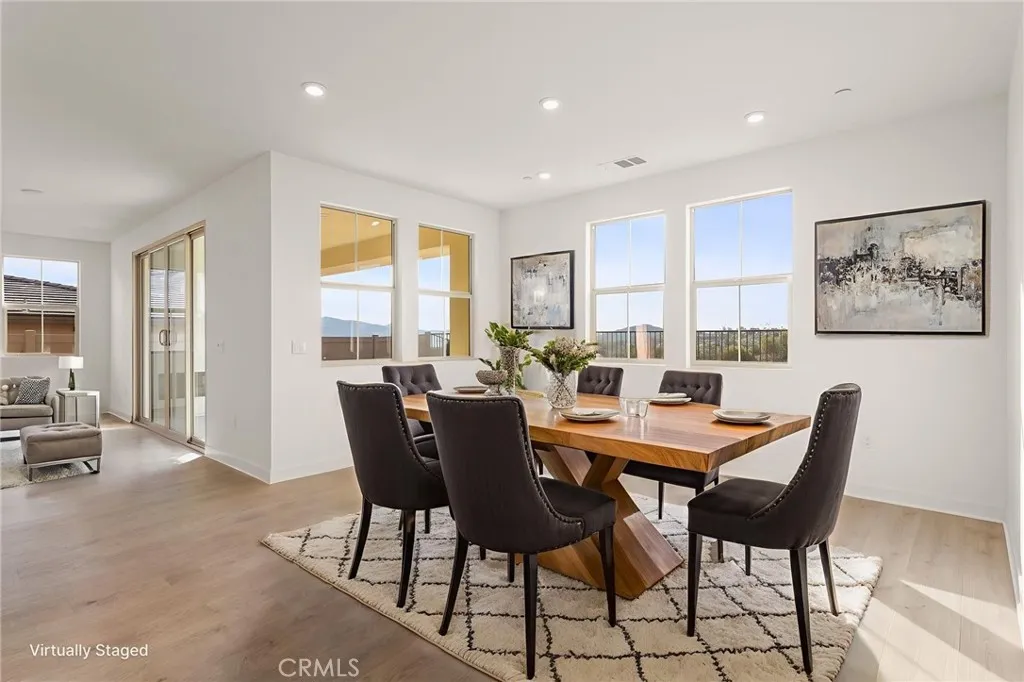 https://cdn.realtyfeed.com/cdn/127/306689976/79b0d29df19b3093bb994ebdb501f339.webp