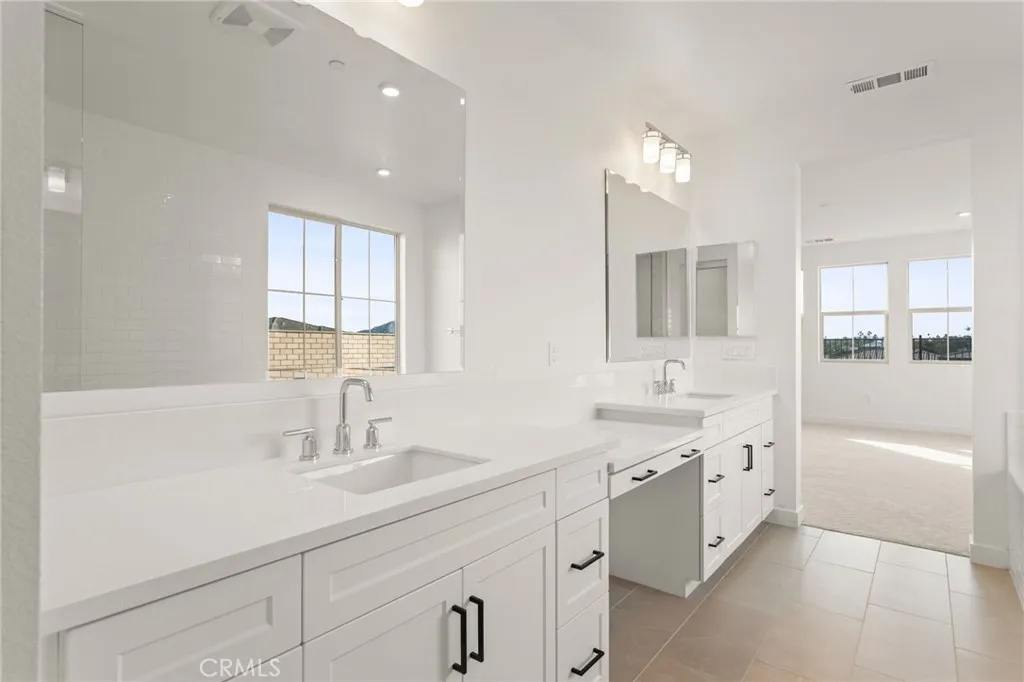 https://cdn.realtyfeed.com/cdn/127/306689976/8d3cf5da027394aac3b330c2f2e219ae.webp