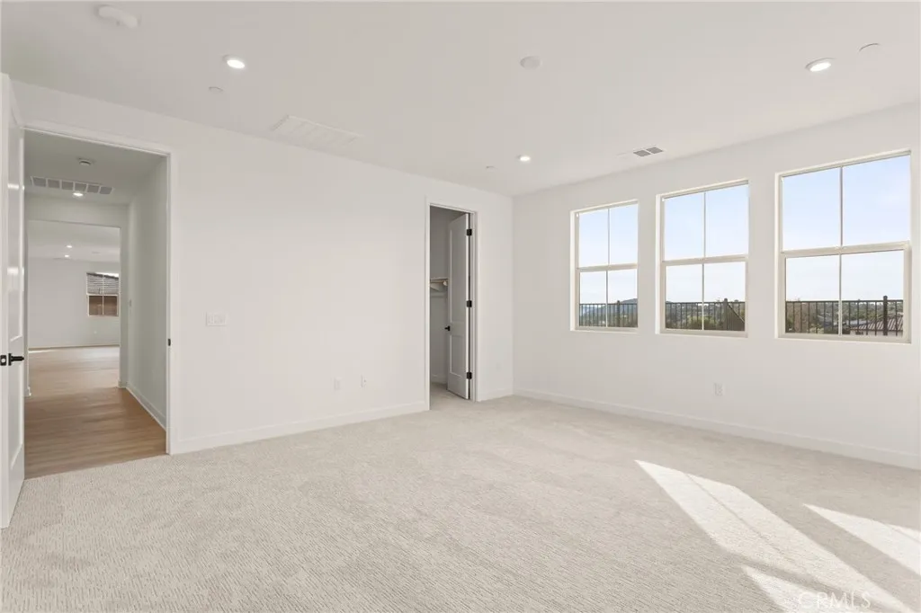 https://cdn.realtyfeed.com/cdn/127/306689976/913509afc68635752cd174d7c0c37ae3.webp