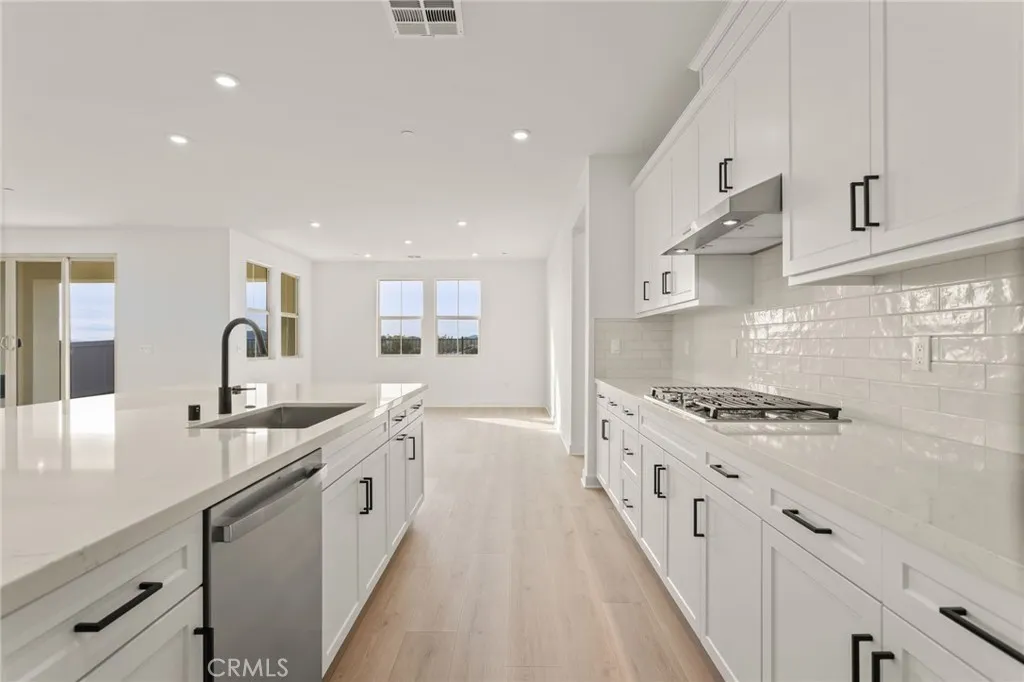 https://cdn.realtyfeed.com/cdn/127/306689976/c8f1cce05371f6f303c8dc9d767a1687.webp