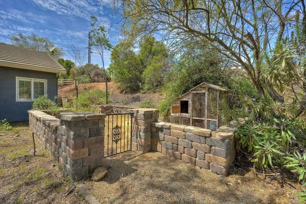 https://cdn.realtyfeed.com/cdn/127/306690075/78c4bf32507547f351b95bf5e805bdab.webp