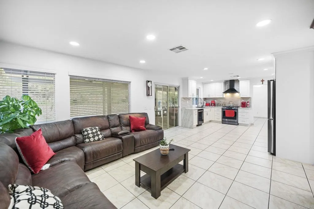 8339 E County Dr, El Cajon, CA, 92021