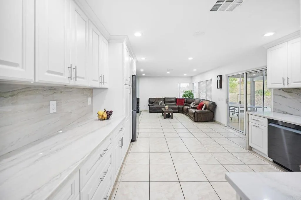 8339 E County Dr, El Cajon, CA, 92021