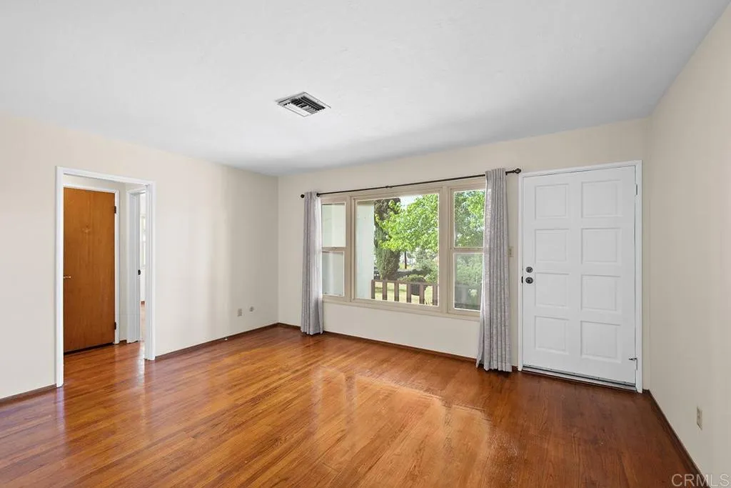 https://cdn.realtyfeed.com/cdn/127/306690157/5b10689f9a9fc48a33935278379ceec6.webp