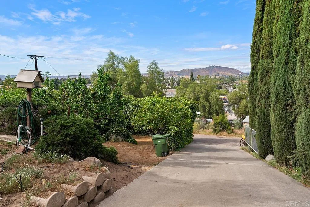 https://cdn.realtyfeed.com/cdn/127/306690157/ca3cea4543a2d0534d8c58d1d620c900.webp