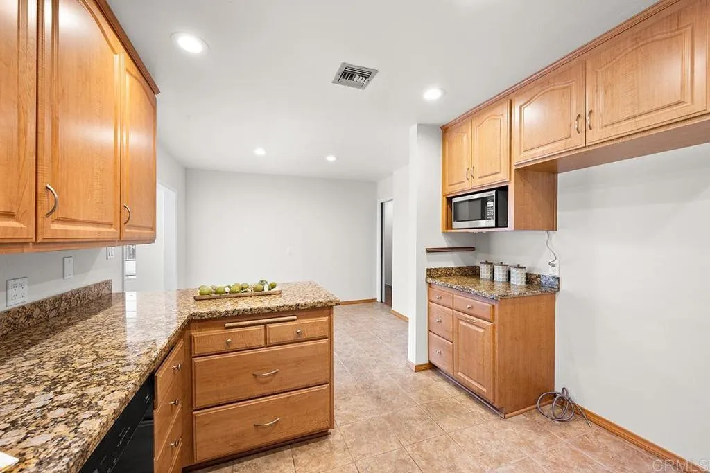 https://cdn.realtyfeed.com/cdn/127/306690157/cb8d8ecdeedceb0844f6cd119e33d9b2.webp