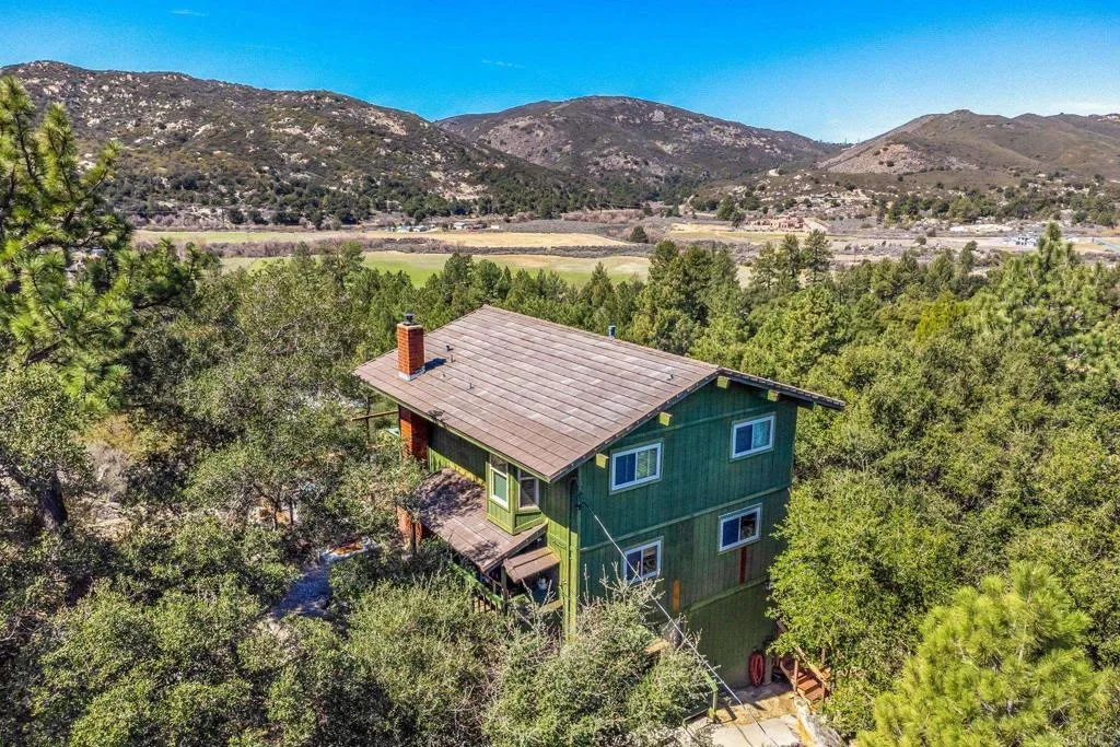 https://cdn.realtyfeed.com/cdn/127/306690220/0d5ca820986b9ce2cca17109568140fb.webp