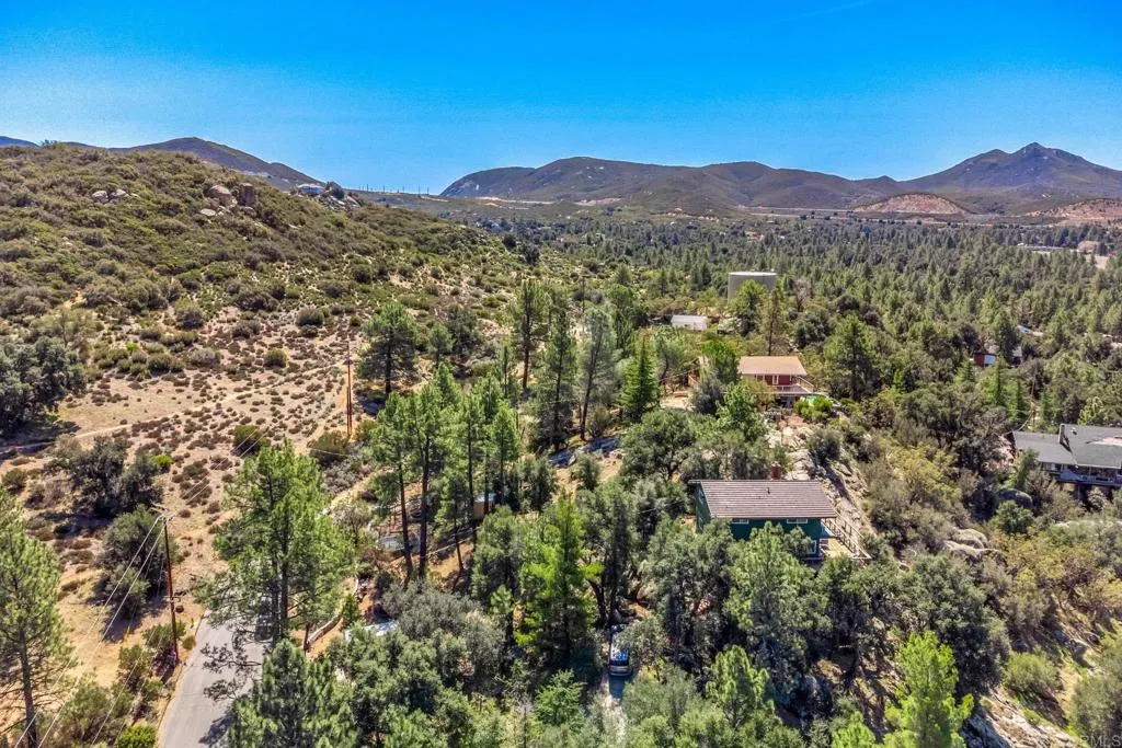 https://cdn.realtyfeed.com/cdn/127/306690220/10f6b5a870bfdee2f0b6b495dc34d547.webp