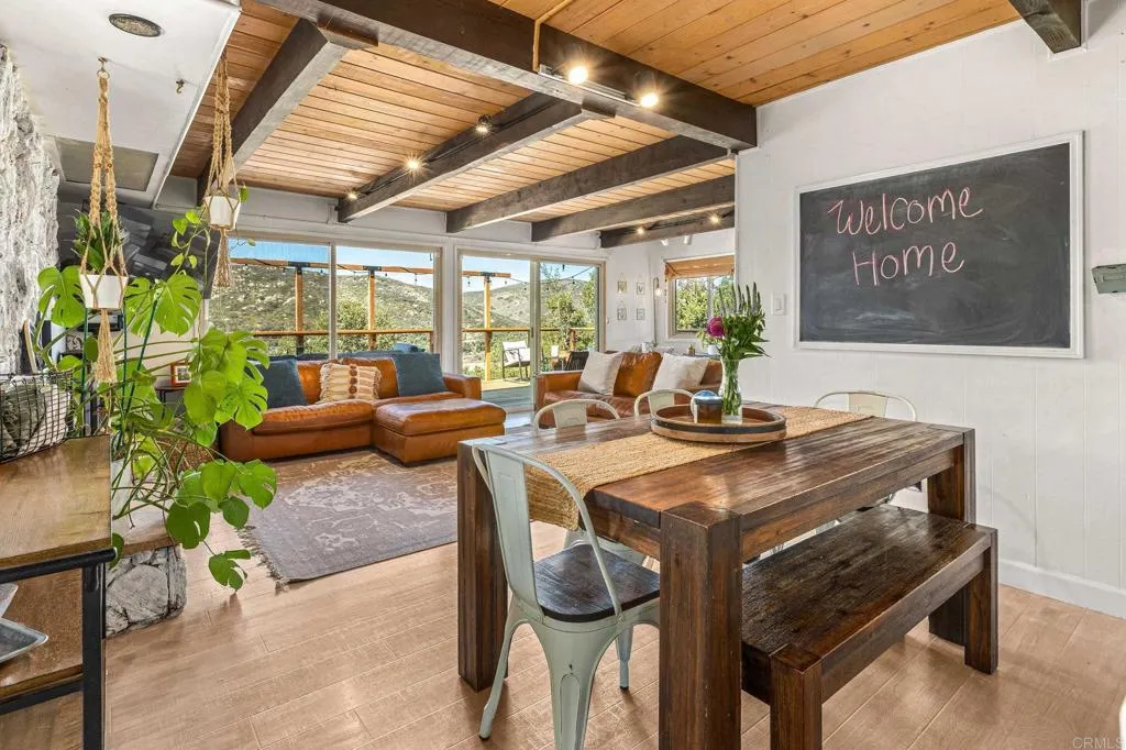 https://cdn.realtyfeed.com/cdn/127/306690220/94868928810c290cd7b2b4e4bb404a70.webp