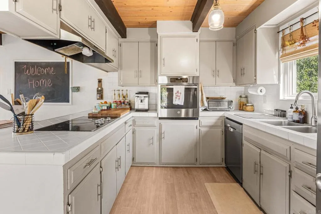 https://cdn.realtyfeed.com/cdn/127/306690220/baab48e0a0dfe8f1e2a449ff8d304402.webp