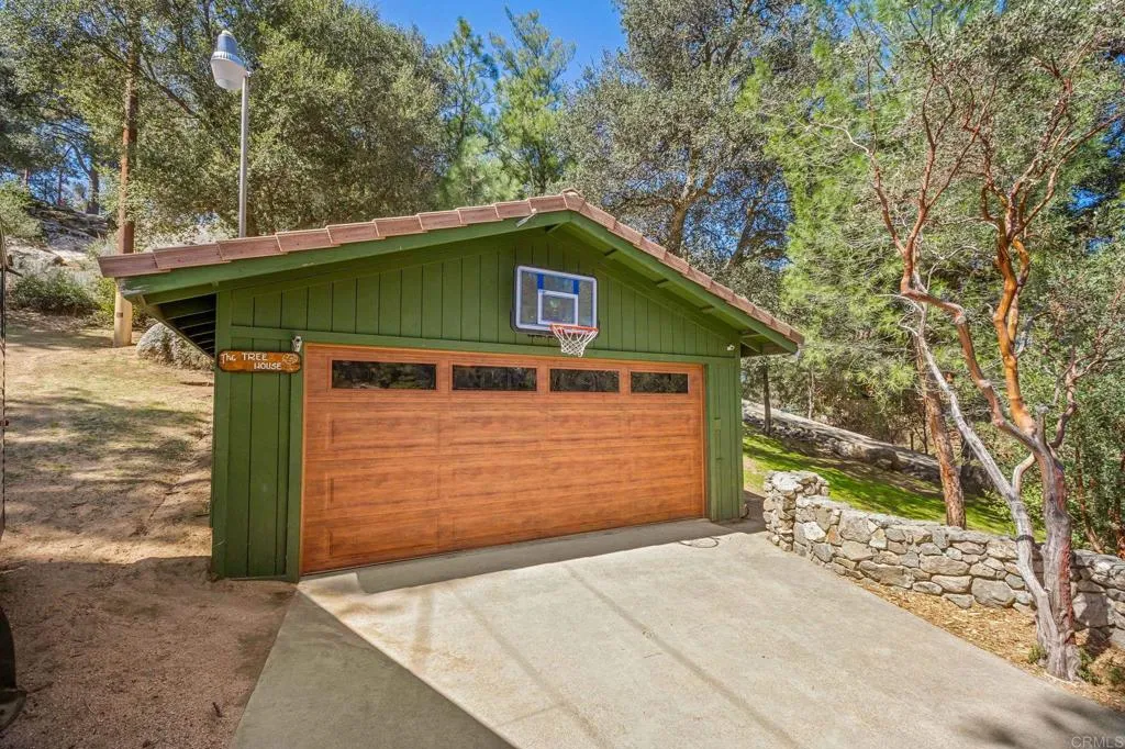 https://cdn.realtyfeed.com/cdn/127/306690220/c8db766b943a2787f937cd29942e595f.webp