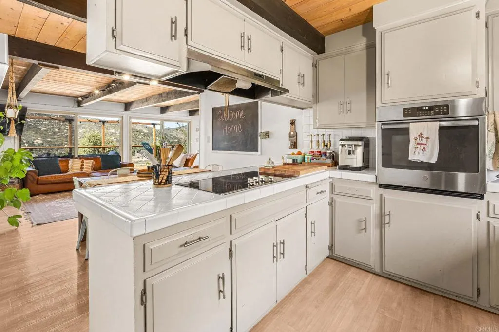 https://cdn.realtyfeed.com/cdn/127/306690220/f7df2b51fa8348d662c661efda7fb3e0.webp