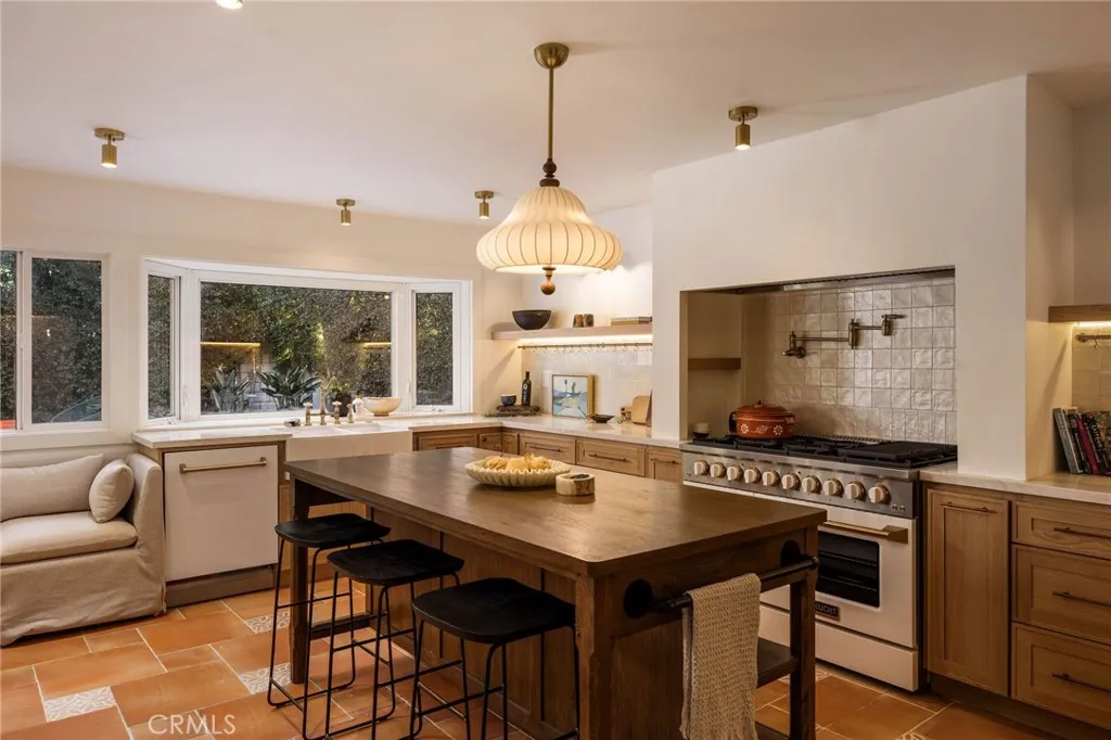 Costa Mesa, CA 92626