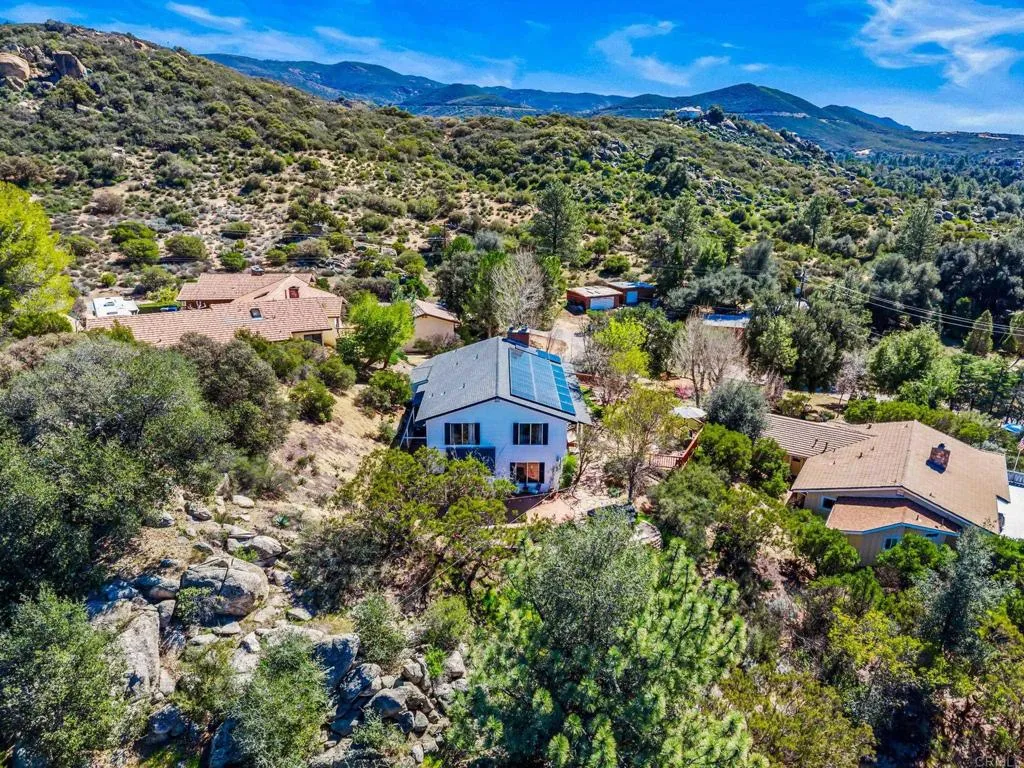 https://cdn.realtyfeed.com/cdn/127/306690382/04717d72f98a2a422d06081fa2bbf211.webp