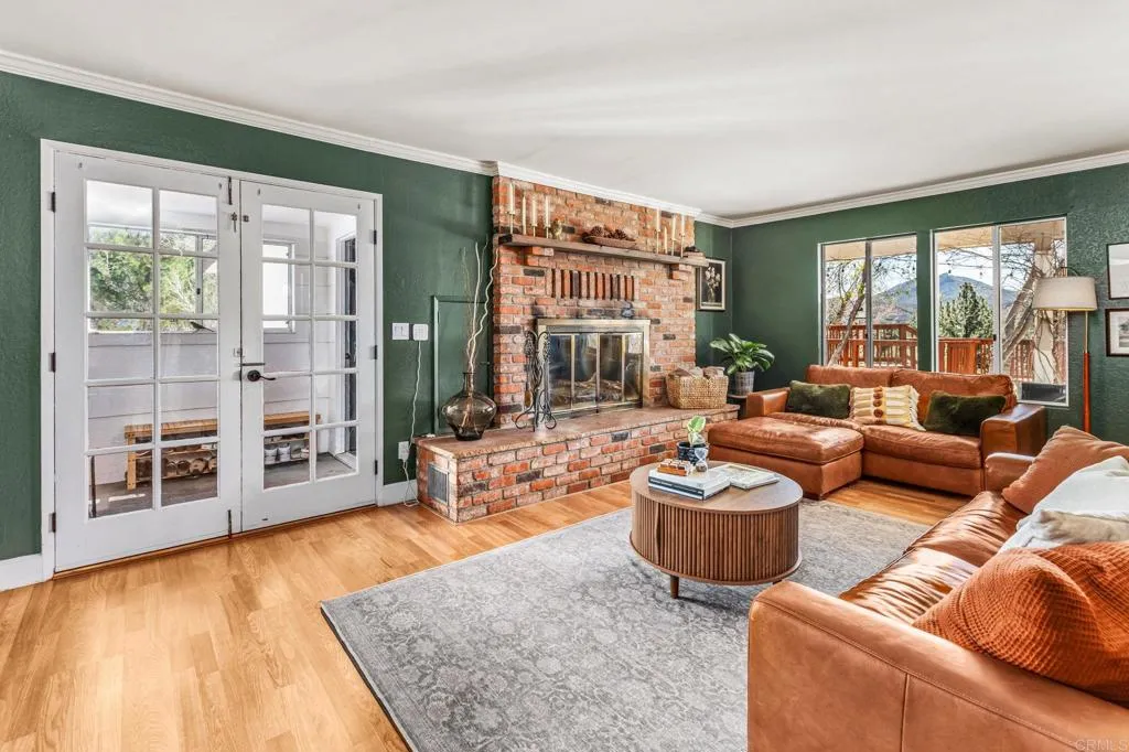 https://cdn.realtyfeed.com/cdn/127/306690382/494d8c4bb323c32f47197bd2c7bc0e85.webp