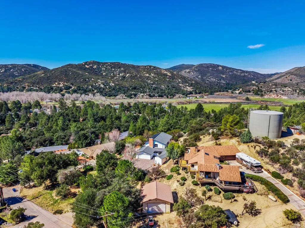 https://cdn.realtyfeed.com/cdn/127/306690382/4f4f8a8421a308c9fbdac6f92016fa4d.webp