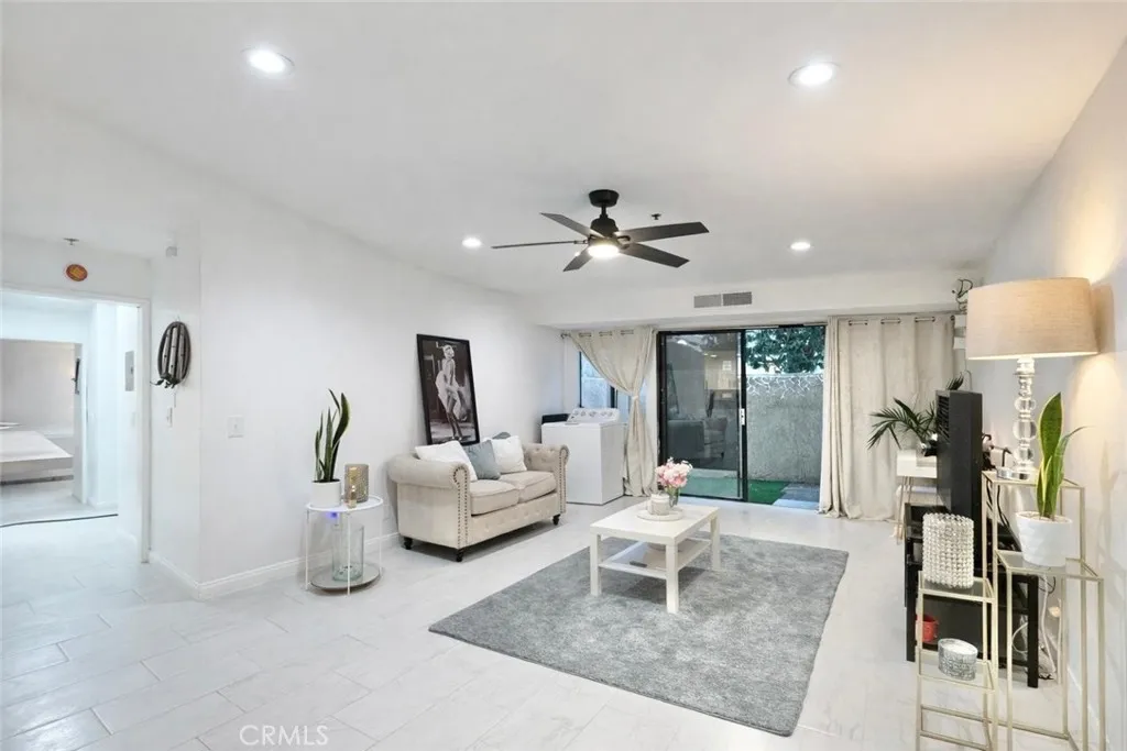 Santa Ana, CA 92701