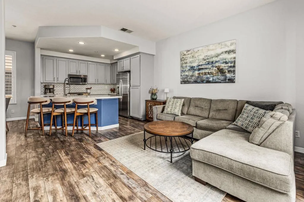 https://cdn.realtyfeed.com/cdn/127/306690573/e73d4947ad18f31a66eedebc82a4b144.webp