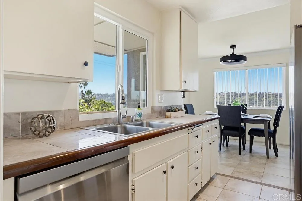 https://cdn.realtyfeed.com/cdn/127/306690606/78da64bc560fb32508fe299ddda8da22.webp