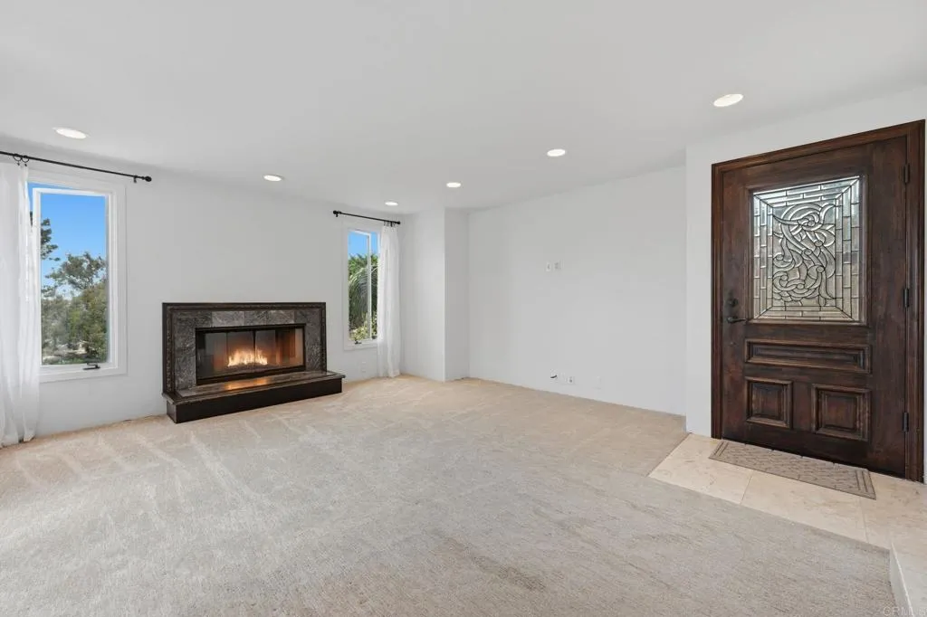 https://cdn.realtyfeed.com/cdn/127/306690697/440629c4c8847d1b808d44de3ded0baf.webp