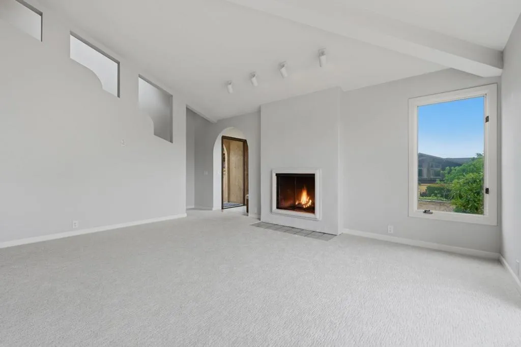 https://cdn.realtyfeed.com/cdn/127/306690697/96bcf248daa5faefbb507d4747a3145c.webp