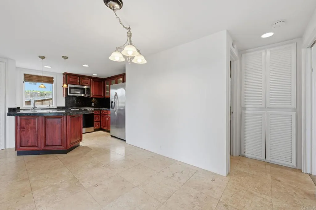 https://cdn.realtyfeed.com/cdn/127/306690697/ea6d94bfb6c8db3c2662c7f54cef7d05.webp