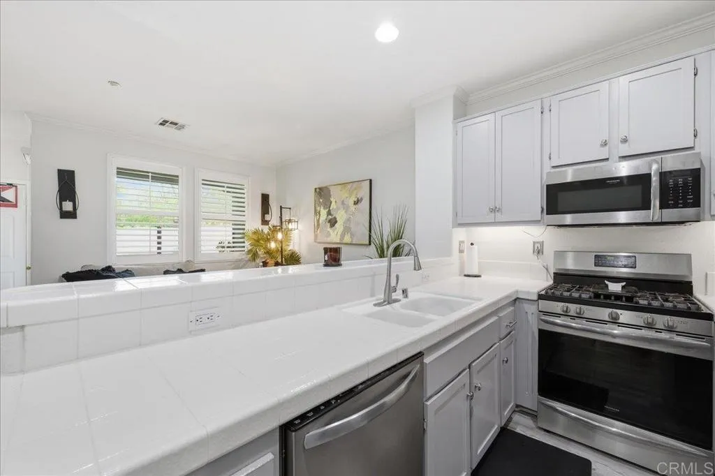 https://cdn.realtyfeed.com/cdn/127/306690752/349afe4b8f414ac64df388f7fcf7966c.webp