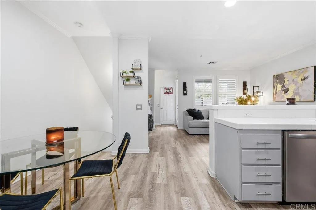 https://cdn.realtyfeed.com/cdn/127/306690752/63b624e82b0ce438e8feb09e5e6832aa.webp