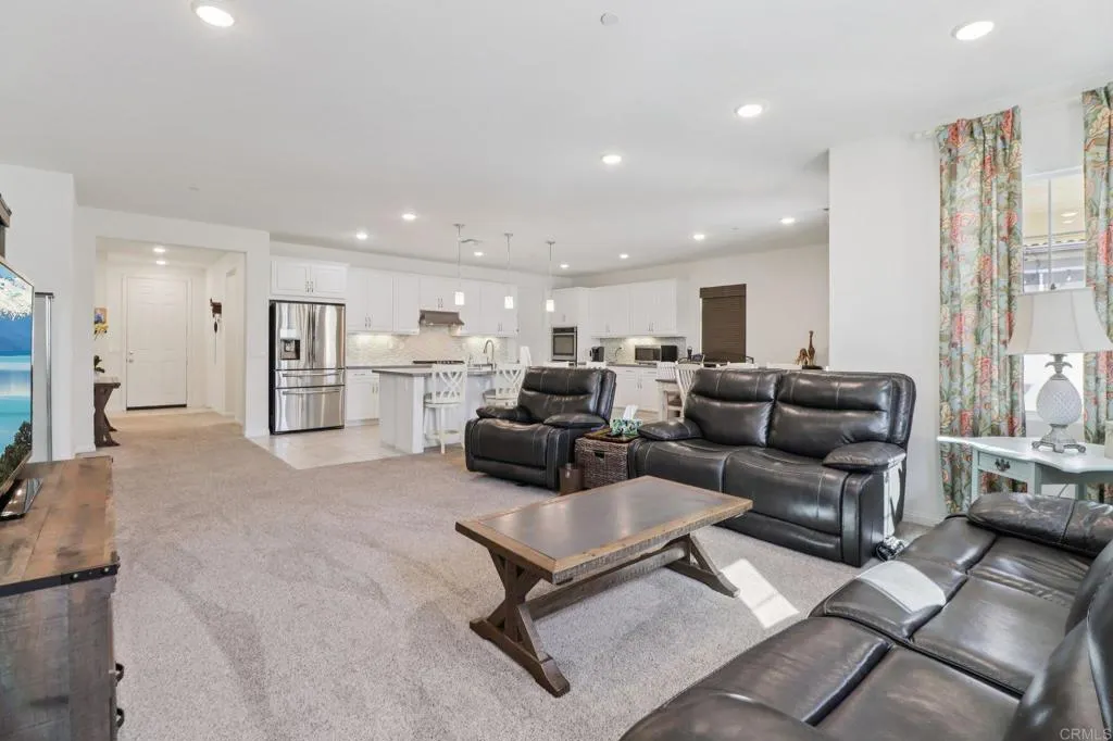 https://cdn.realtyfeed.com/cdn/127/306690818/5f1d50ac8db876b411a90967137fcfb8.webp