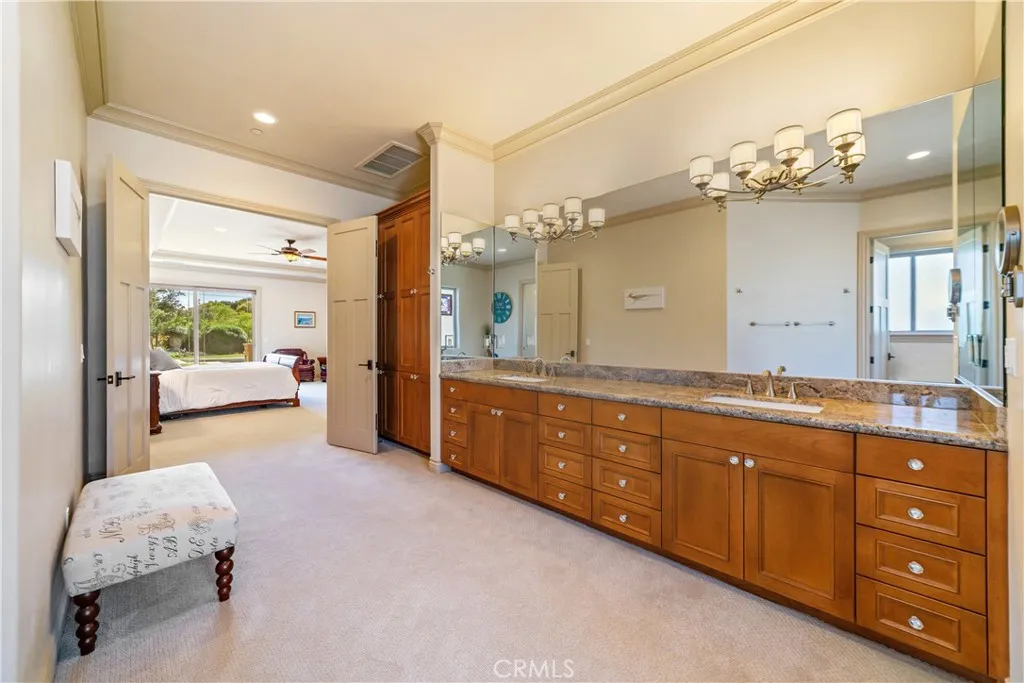 https://cdn.realtyfeed.com/cdn/127/306690889/f7dc65958bbd4d35fb1eff63420a0477.webp