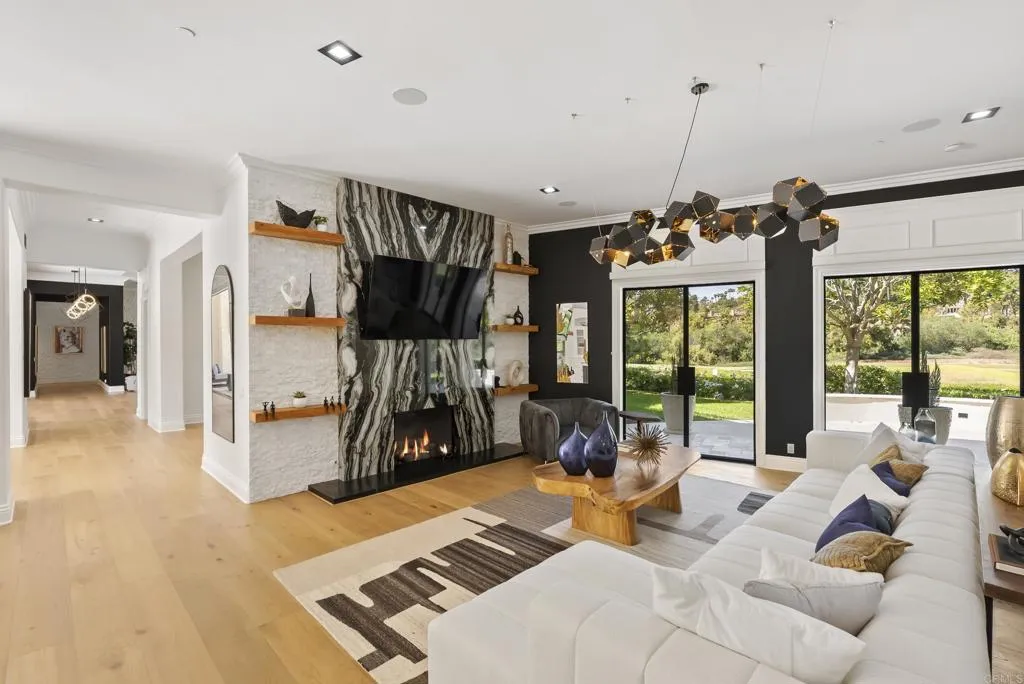 https://cdn.realtyfeed.com/cdn/127/306690964/4abbba5b9619f878cc83860d1012ce55.webp
