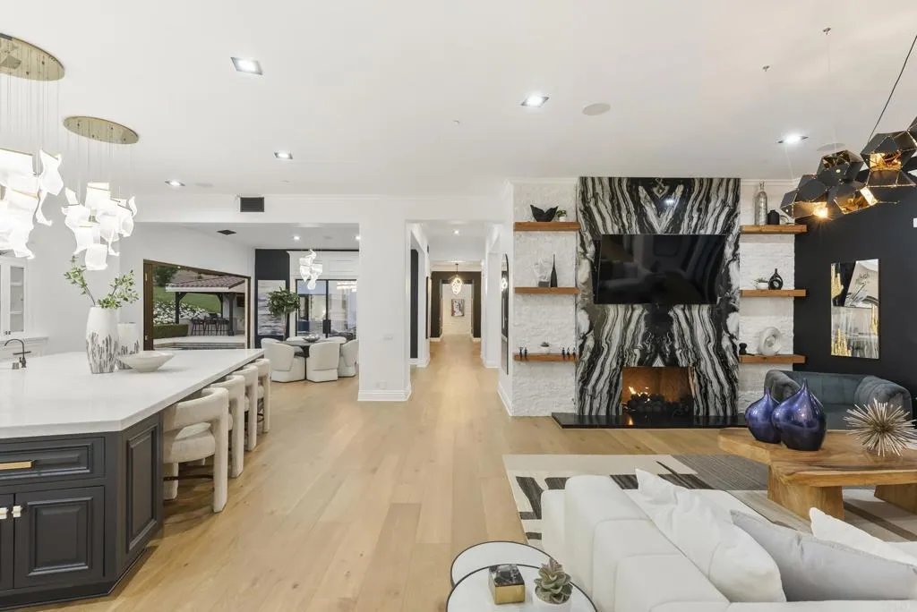https://cdn.realtyfeed.com/cdn/127/306690964/5acf5585f78758d3f661267f10fae4d8.webp