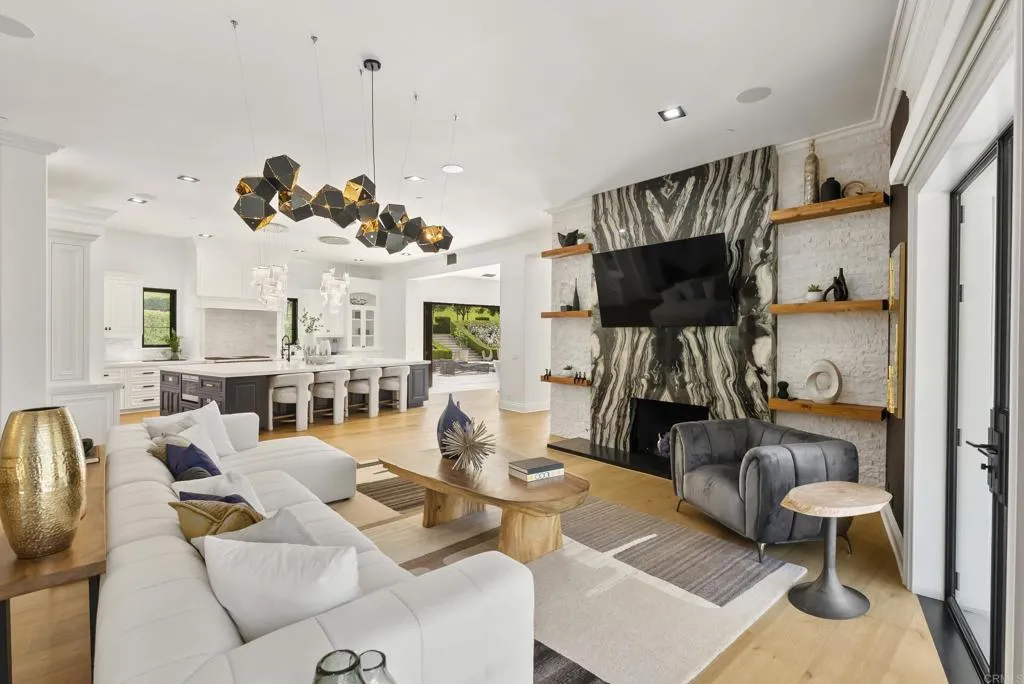 https://cdn.realtyfeed.com/cdn/127/306690964/e384a2e3457ce62735224b1345522c7b.webp