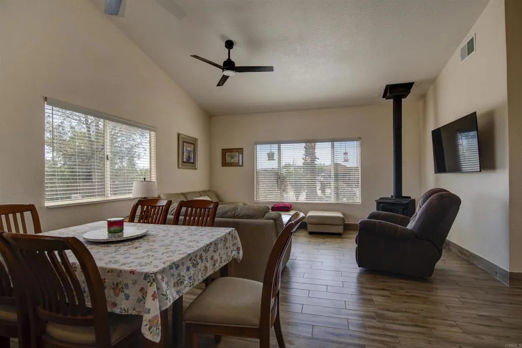 https://cdn.realtyfeed.com/cdn/127/306690988/70b6813b51b41c92c3ce87dd59638120.webp