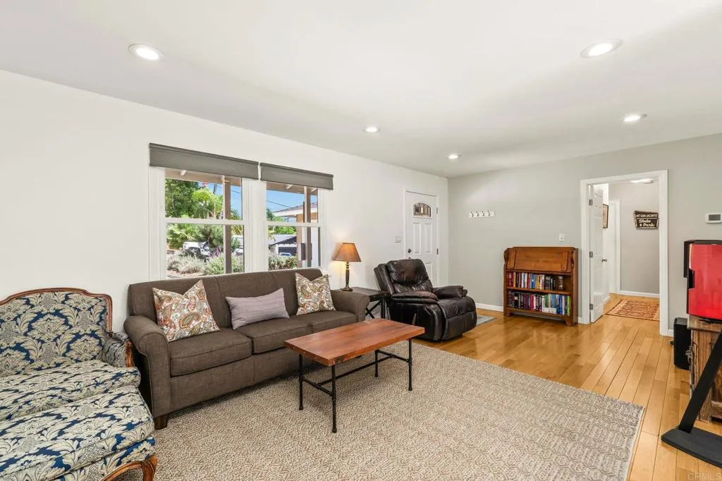 https://cdn.realtyfeed.com/cdn/127/306691100/15df05e97175093eceb12c175e11661d.webp