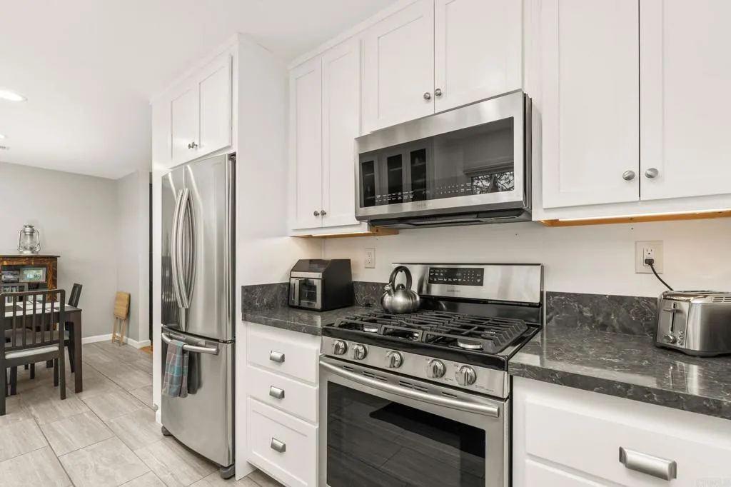 https://cdn.realtyfeed.com/cdn/127/306691100/908fa1e1de59bfea5717f994b45d056e.webp