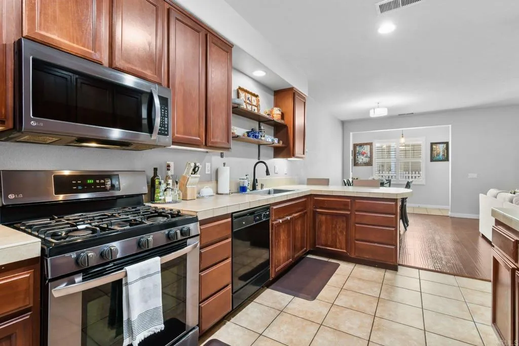 https://cdn.realtyfeed.com/cdn/127/306691236/64a99fb0fe718c5fb6fbb35f9d1232ac.webp