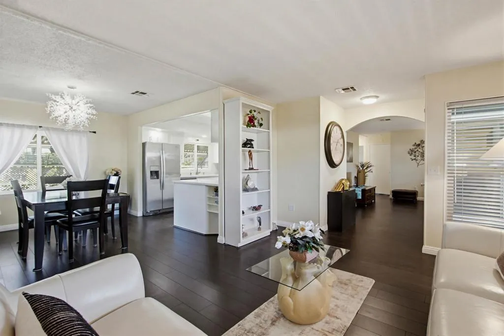 https://cdn.realtyfeed.com/cdn/127/306691354/db98f5c03aab5a99f99022fb62f7681e.webp