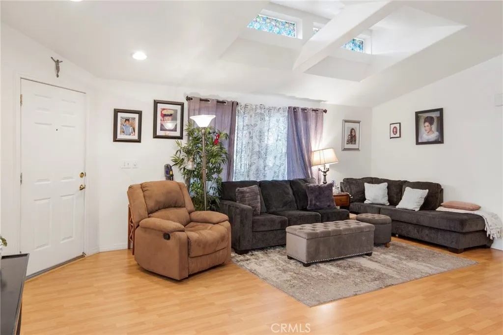 https://cdn.realtyfeed.com/cdn/127/306691413/02e535d073936cd2c0225581a0f7127e.webp